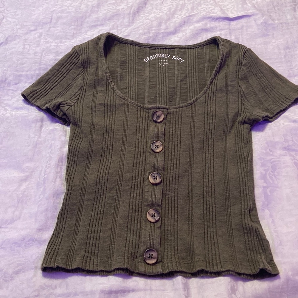 olive green cute top size medium from aero